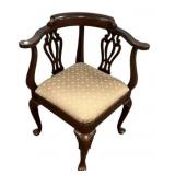 Ethan Allen Georgian Court Queen Anne cherry corne