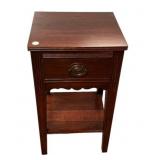 Duncan Phyfe Mahogany Nightstand 27'h., 15'w
