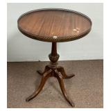 Imperial Co. Mahogany Round Table 25'h., 19'dia