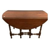 William and Mary style gateleg drop leaf table 29'