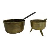 Vintage brass: 3 leg pot, 3.75' dia. / Iron handle