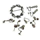 Pearl earrings: Post & Clip on / Circle pin (pearl