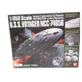 Star Trek Bandai U.S.S. Voyager-74656 Model Kit