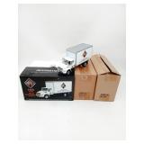 First Gear 1:34 Lot (x2) International 4400 Trucks