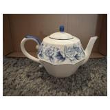 Arita blue damask teapot