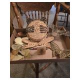 Wall decorations (Frog, Butterflies, etc.)