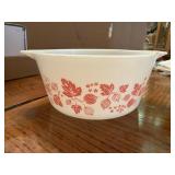 Pyrex gooseberry 474-B 1.5 quart dish
