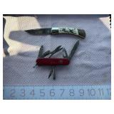 Two pocket knives ï¿½ VICTORINOX Switzerland,