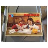 Tupperware Mini Mix It Childrenï¿½s mixing kit -