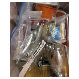 Tub of misc lightbulbs