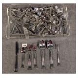 Oneida Moda Flatware Service w/ Clear Tray