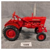 ERTL Toy Farmall International 140 Cub Tractor