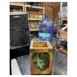 Wine bottle holder, wood, metal handle, grapes