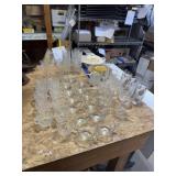 Vintage glassware in Pottery mixed Lot