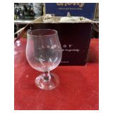 4 tulip beer glasses set appears to be unused