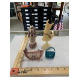Lot of vintage fashion and purse figures,