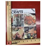 McCallï¿½s Crafts 2003 Holiday Table Centerpiece