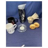 Kitchen lot CamelBak, salt&pepper, mugs, etc.