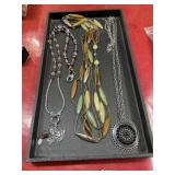 Mixed jewelry vintage and new earrings,