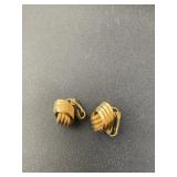 Sarah Coventry gold tone circle clip on earrings