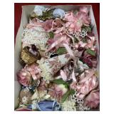 Box full with flower/nature ornaments
