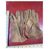 Vintage pair of brown gloves