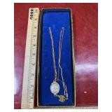 Vintage gold tone flower necklace