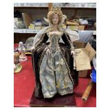 Vintage porcelain Doll Queen Elizabeth I with COA