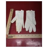 Vintage ladies soft white leather gloves