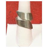Silver tone wrap around ring size 6
