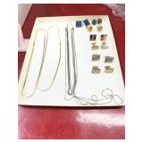 Mixed vintage jewelry wearable earrings,