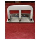 Heavy duty 3-hole punch