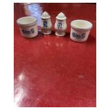 Pfaltzgraff Yorktown blue 2 pepper shakers and 2