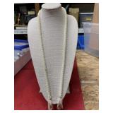 Vintage 40-inch faux pearls neck wear