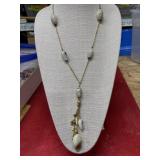 Vintage gold tone and shells necklace