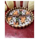 Round Cat tray with untested battery operated