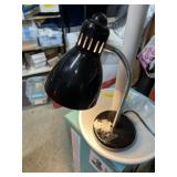 Working desk lamp with flexible neck