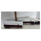 IH R200 Highway Tractor With 2 Trailers