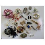 Large Lot of Misc Pins Broochs Many Diff Themes 1
