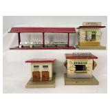 Group of three Kibri HO/O scale tinplate buildings; two newstands Zeitungen, bathroom, unmarked station platform