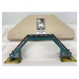 Spur O/O Gauge Kibri K&BB 61/00 Bahnubergang pedestrian bridge in box