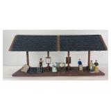 Pola G Scale 913/918 Cripple Creek station platform with figures and freight