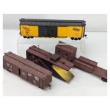 HO BOX CARS +