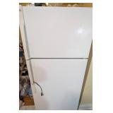 GE Top-Freezer Refrigerator Model GTS16GBSARWW