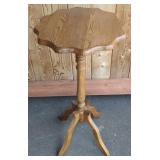 20th-Century Oak Pedestal Table