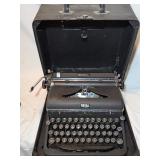 Royal De Luxe Typewriter