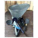 Coal Bucket, Spoons