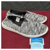 Womenï¿½s Slip on Sneakers Size 5/6
