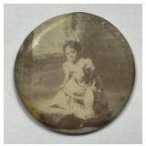 1901 Chiquita Cuban Midget Sepia Photo Button 7/8"