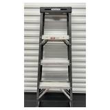 Werner 4' Fiberglass Step Ladder FS204X9216